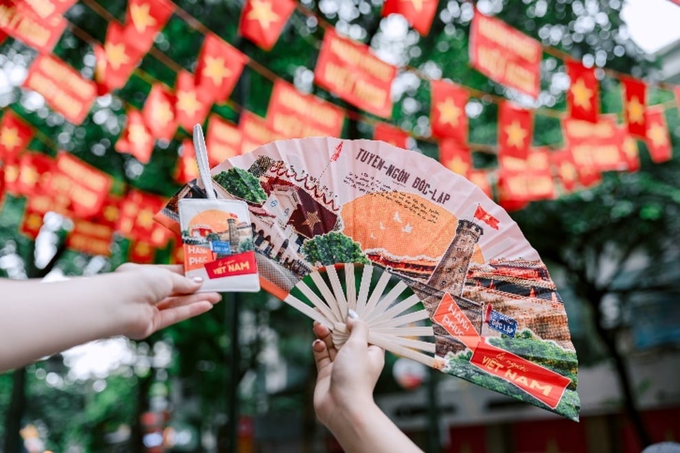 Thông điệp ý nghĩa ấn sau món quà tri ân dịp 2/9 cho khách hàng của SHB - 2