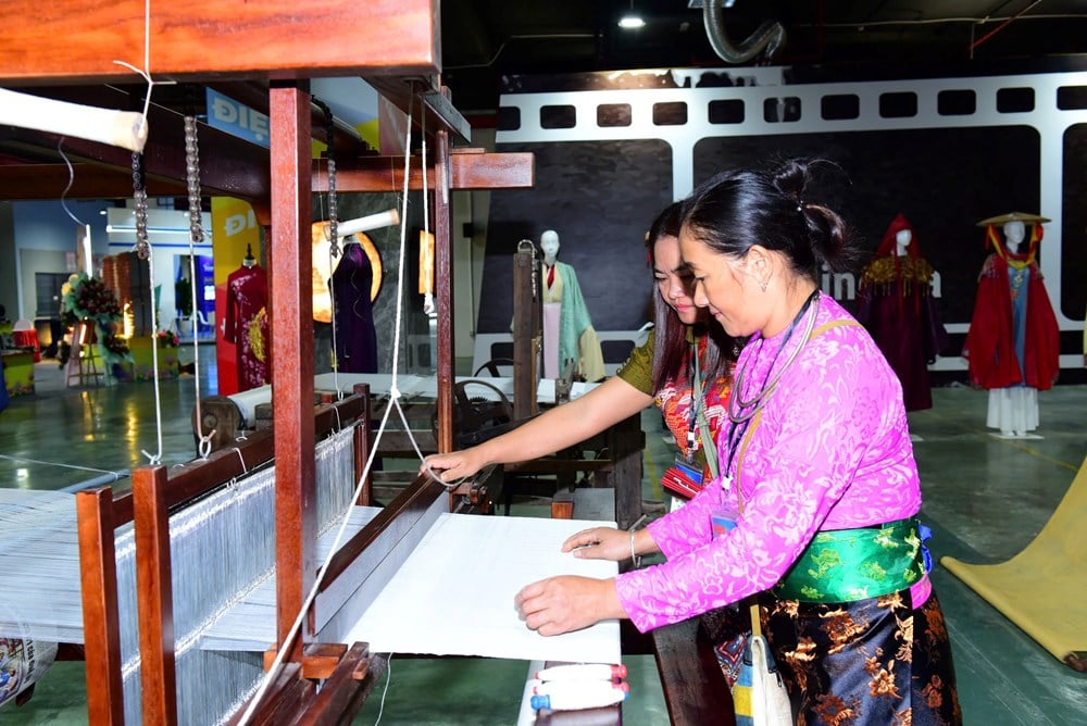 ឧស្សាហកម្មវប្បធម៍ភ្លឺនៅក្នុងពិព័រណ៍សមិទ្ធិផលជាតិ - រូបភាពនៃ 80 ឆ្នាំនៃការច្នៃប្រឌិតនិងការច្នៃប្រឌិត - រូបថត 8