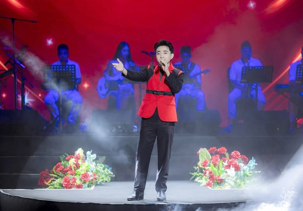 Quán quân Thần tượng Bolero 2016 Trung Quang giờ ra sao? - 1