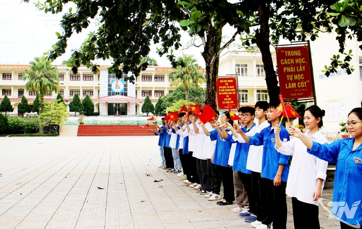 Được sự đầu tư của Nhà nước và từ nguồn xã hội hóa, cơ sở vật chất các trường học trên địa bàn tỉnh ngày càng khang trang, xanh - sạch - đẹp. Ảnh: T.N