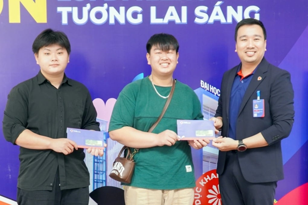 Một trường đại học ở Nha Trang tặng mỗi sinh viên 100.000 đồng dịp 2/9 - 1