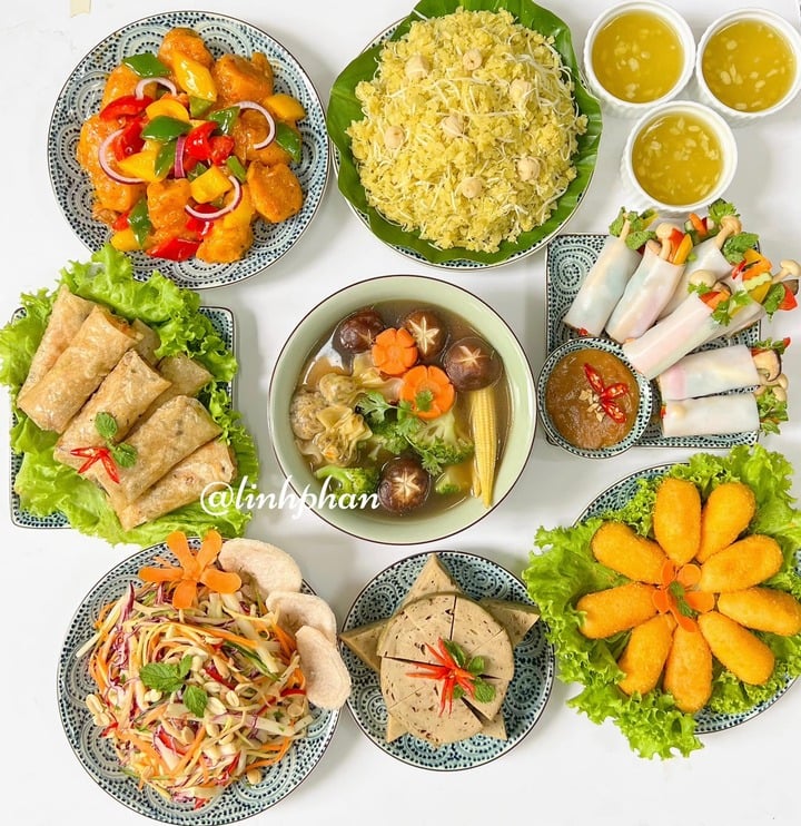 Mâm lễ chay thanh tịnh cúng Rằm tháng 7. (Ảnh: Linh Phan)