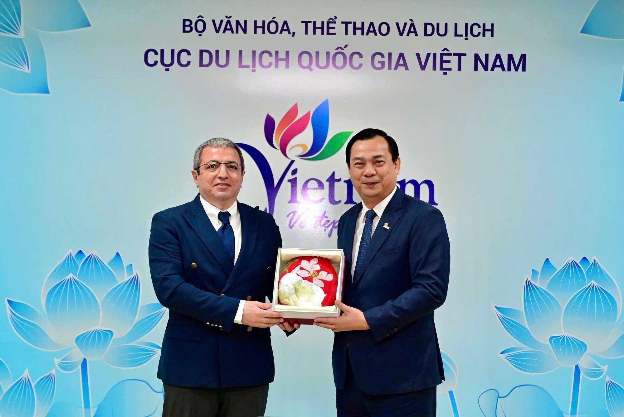 Tăng cường kết nối, mở rộng hợp tác du lịch Việt Nam - Azerbaijan - Ảnh 4.