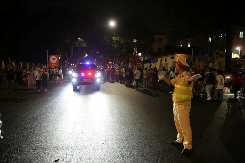 Nuit blanche à Hanoi avant la répétition du défilé -5
