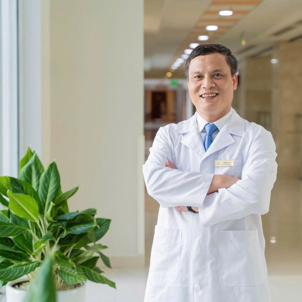 PGS.TS.BS Trần Mạnh Hùng: Từ những ca mổ “cân não” đến khát vọng nâng tầm ngoại khoa tại Vinmec - 1