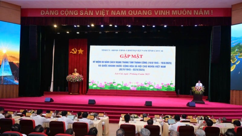 ទិដ្ឋភាពនៃកិច្ចប្រជុំដើម្បីអបអរសាទរខួបលើកទី 80 នៃបដិវត្តន៍ខែសីហា និងទិវាជាតិ 2 កញ្ញា។
