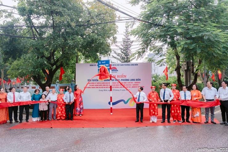 Phường Long Biên gắn biển tên tuyến phố, công trình công cộng chào mừng Quốc khánh 2/9- Ảnh 5.