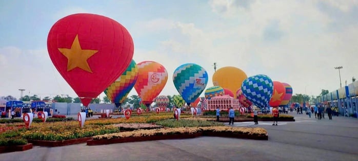 Saigontourist Group đồng hành TP HCM tham gia hoạt động tại triển lãm Thành tựu kinh tế - xã hội - Ảnh 1.