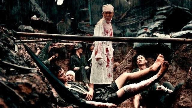 Cảnh trong phim "Mưa đỏ"..