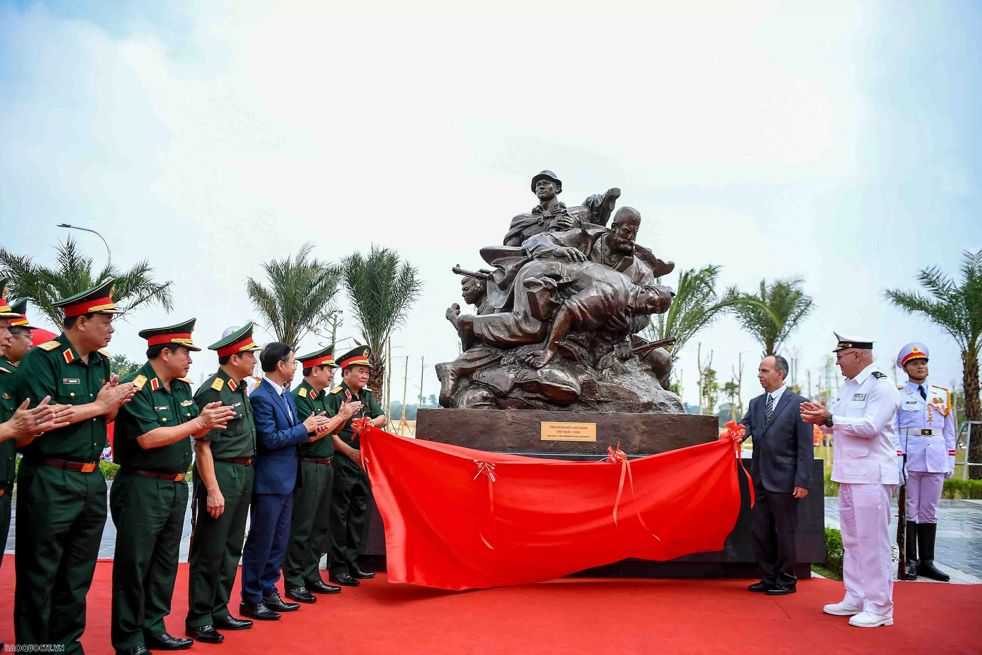 Việt Nam gắn biển tượng tri ân các chuyên gia quân sự Liên Xô, Cuba