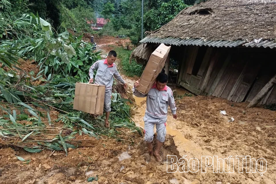 Viettel Phu Tho គាំទ្រតំបន់កណ្តាលក្នុងការទប់ទល់នឹងផលវិបាកនៃព្យុះលេខ ៥