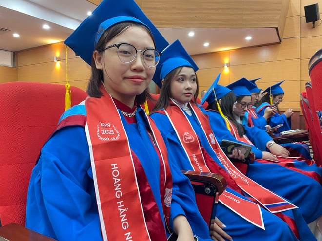 Gần 750 bác sĩ nhận bằng trong lễ tốt nghiệp 