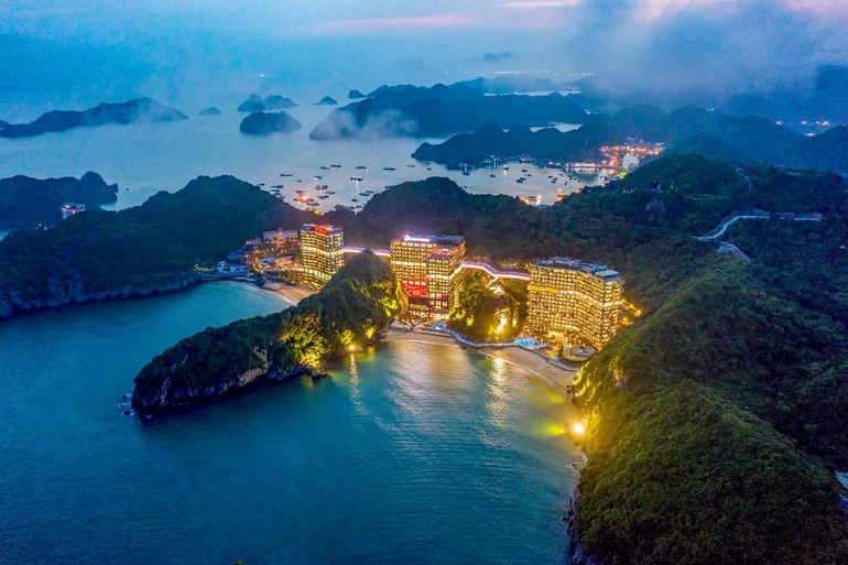 Flamingo Cát Bà: Điểm đến hấp dẫn cho du lịch biển đảo mùa đông - 1