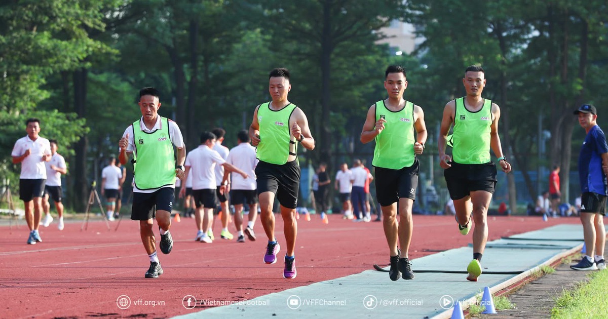 Bị ngất xỉu, một trọng tài V-League đi cấp cứu khi kiểm tra thể lực sáng sớm 3.8