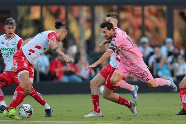 Messi dính chấn thương vì bị 4 hậu vệ va chạm mạnh, De Paul giải cứu Inter Miami- Ảnh 1.