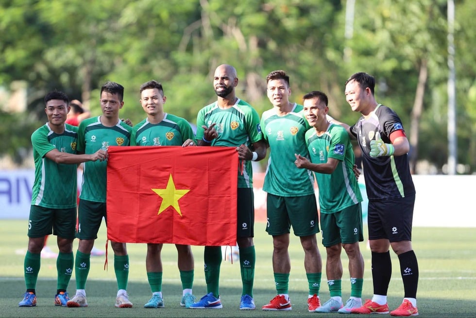 Đội tuyển 7 người Việt Nam gây ấn tượng trước các ngôi sao bóng đá sân cỏ
- Ảnh 1.