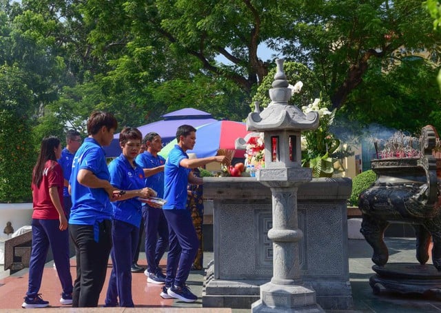 Đội tuyển nữ Việt Nam dâng hương nữ tướng: Gặp Indonesia, Thái Lan khi nào?- Ảnh 3.