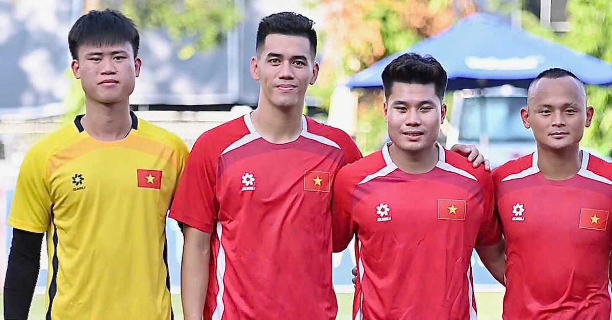 Tiến Linh ra Hà Nội đá từ thiện
