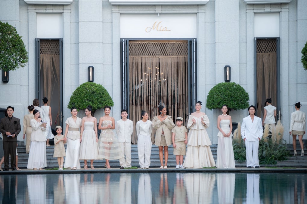 H’Hen Niê khoe bụng bầu trên sàn catwalk trước khi nghỉ sinh - 2