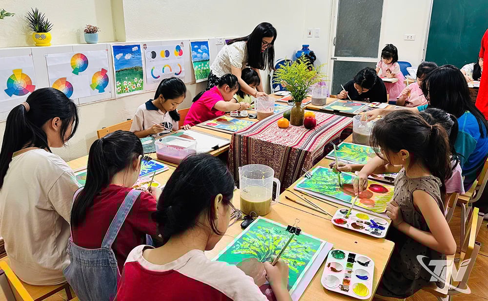 Drawing class where children can unleash their creativity and nurture their love of painting.