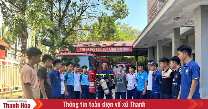 Celebrating the 80th anniversary of the Traditional Day of the Vietnam People's Public Security (August 19, 1945 - August 19, 2025) and the 20th anniversary of the National Day for National Security Protection (August 19, 2005 - August 19, 2025): Forgetting oneself for the country, serving the people