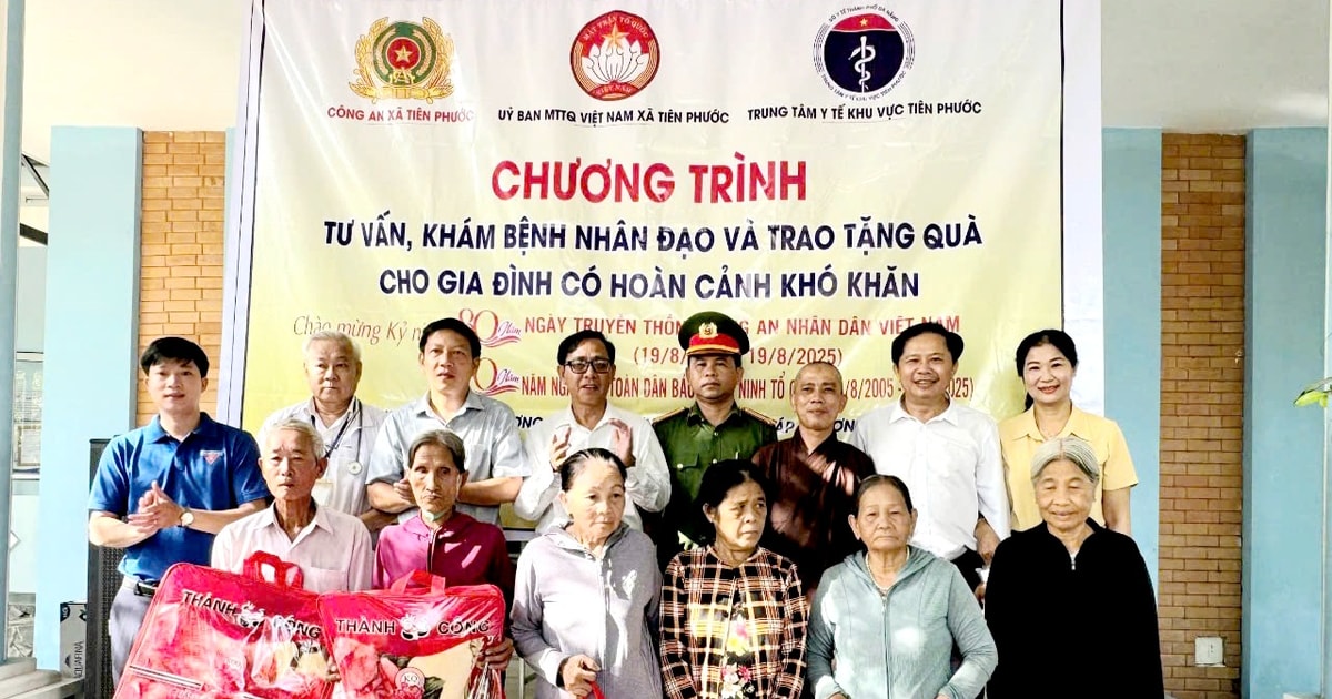 Khám bệnh nhân đạo cho người dân xã Tiên Phước
