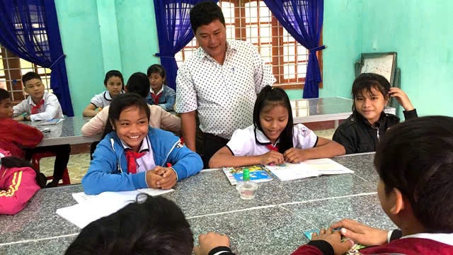 Concurso “Maestro Amado”: Los maestros son como padres para los estudiantes en las zonas montañosas – Foto 1.
