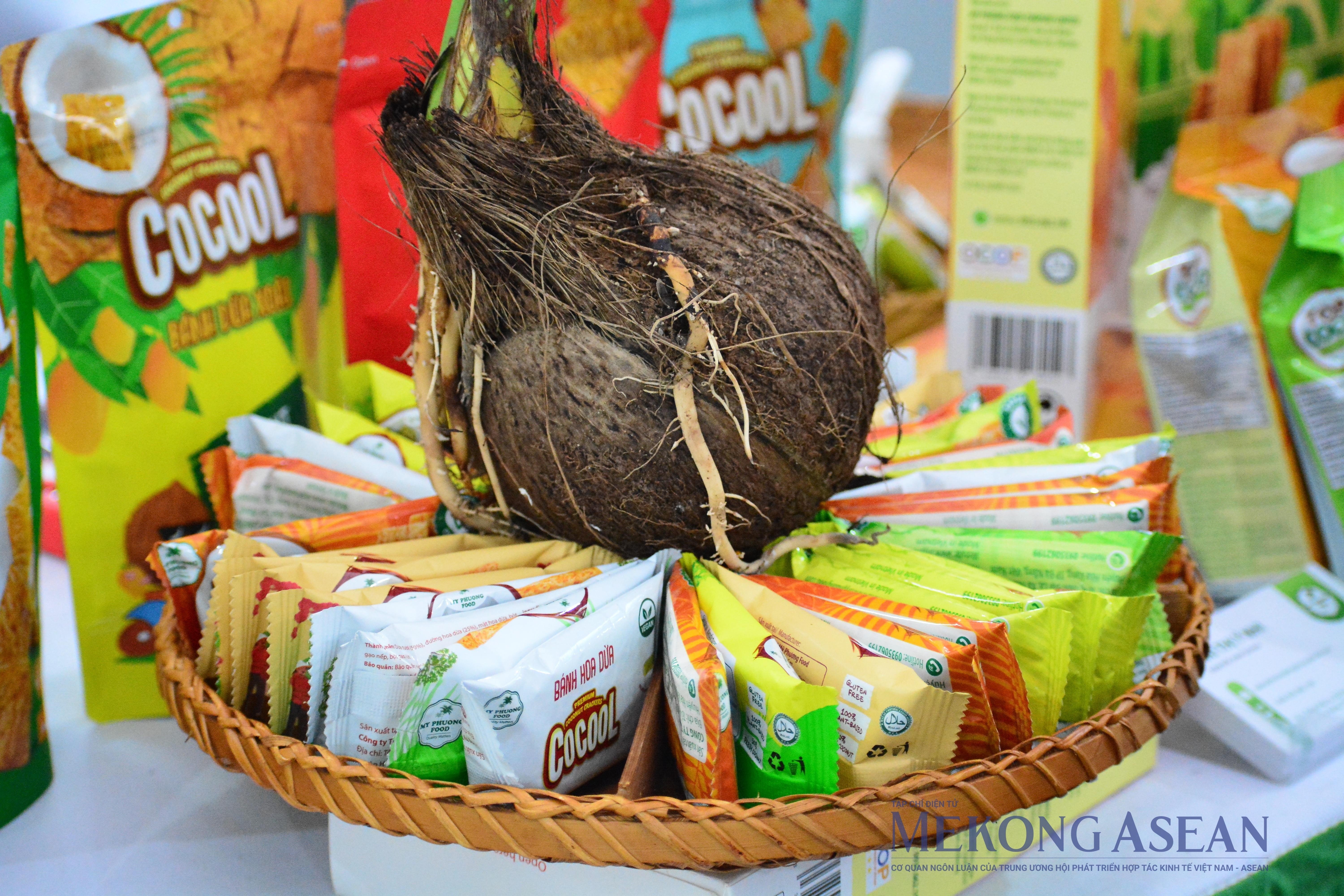 Nhiều sản phẩm OCOP không chỉ tiêu thụ trong nước mà còn xuất khẩu sang các nước khác như bánh dừa của Cocool...