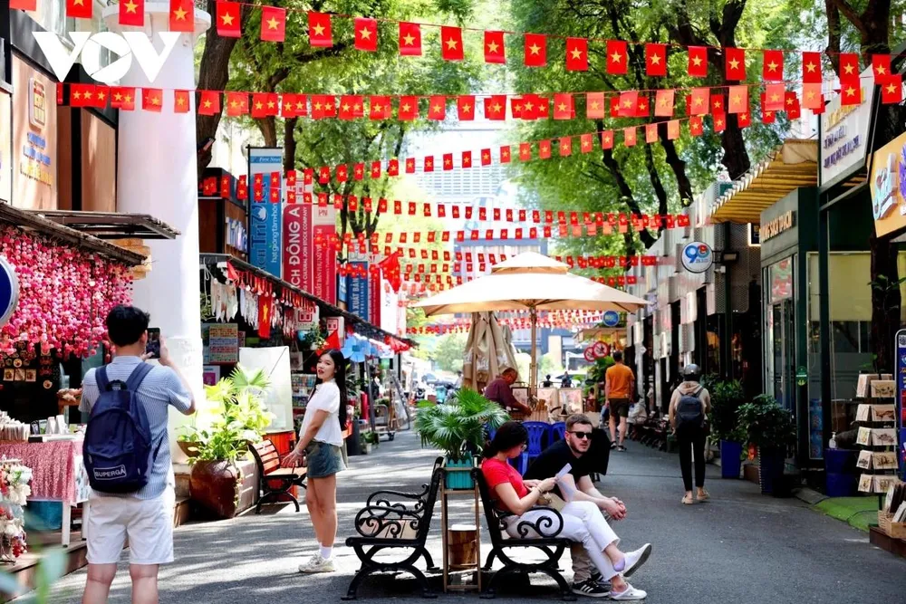 ឆ្នាំនេះ មន្ត្រីរាជការ បុគ្គលិកសាធារណៈ និងកម្មករនិយោជិតនឹងឈប់សម្រាកចំនួន 4 ថ្ងៃជាប់គ្នាសម្រាប់ថ្ងៃឈប់សម្រាកបុណ្យជាតិនៅថ្ងៃទី 2 ខែកញ្ញា។
