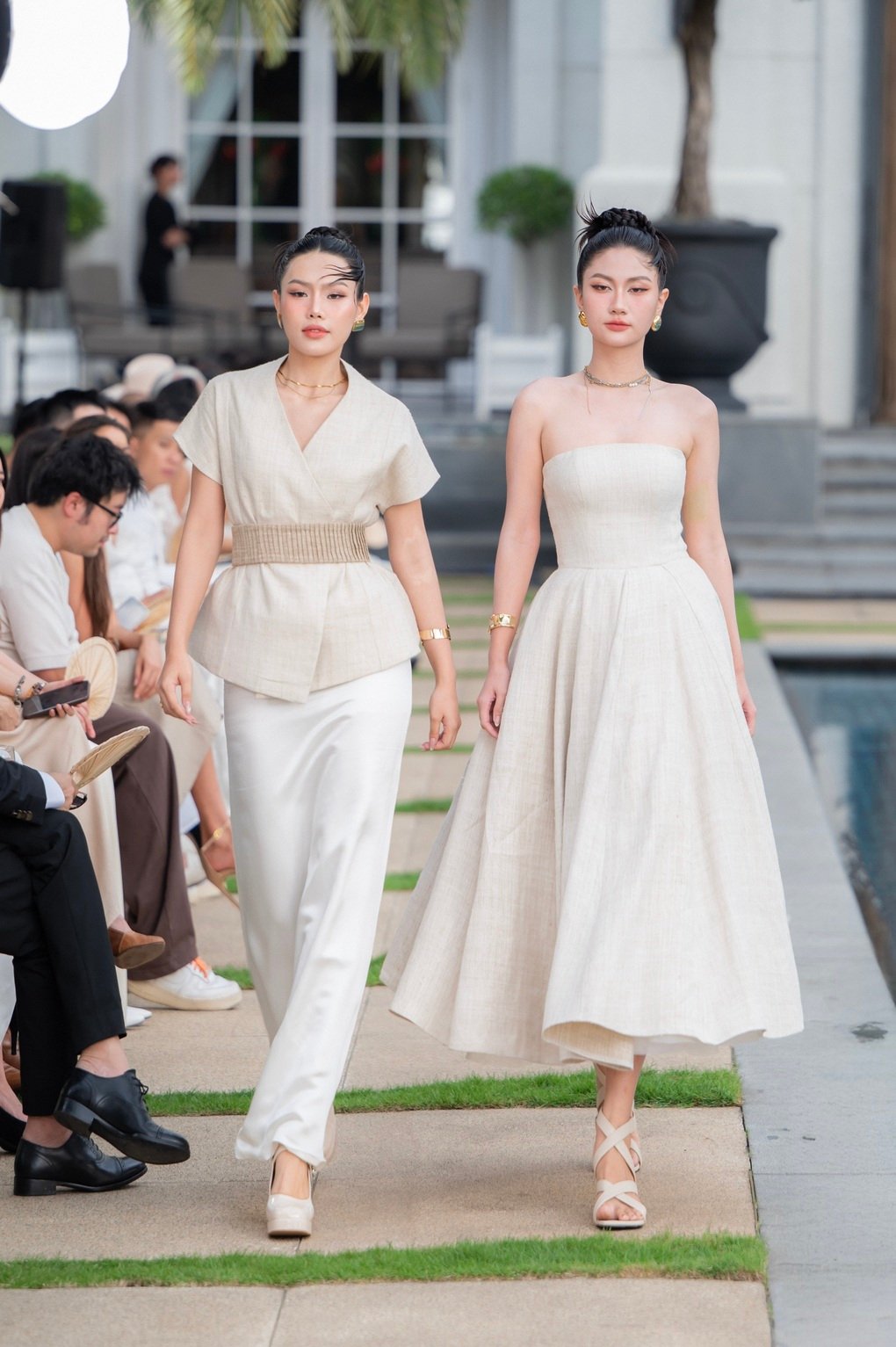 H’Hen Niê khoe bụng bầu trên sàn catwalk trước khi nghỉ sinh - 3