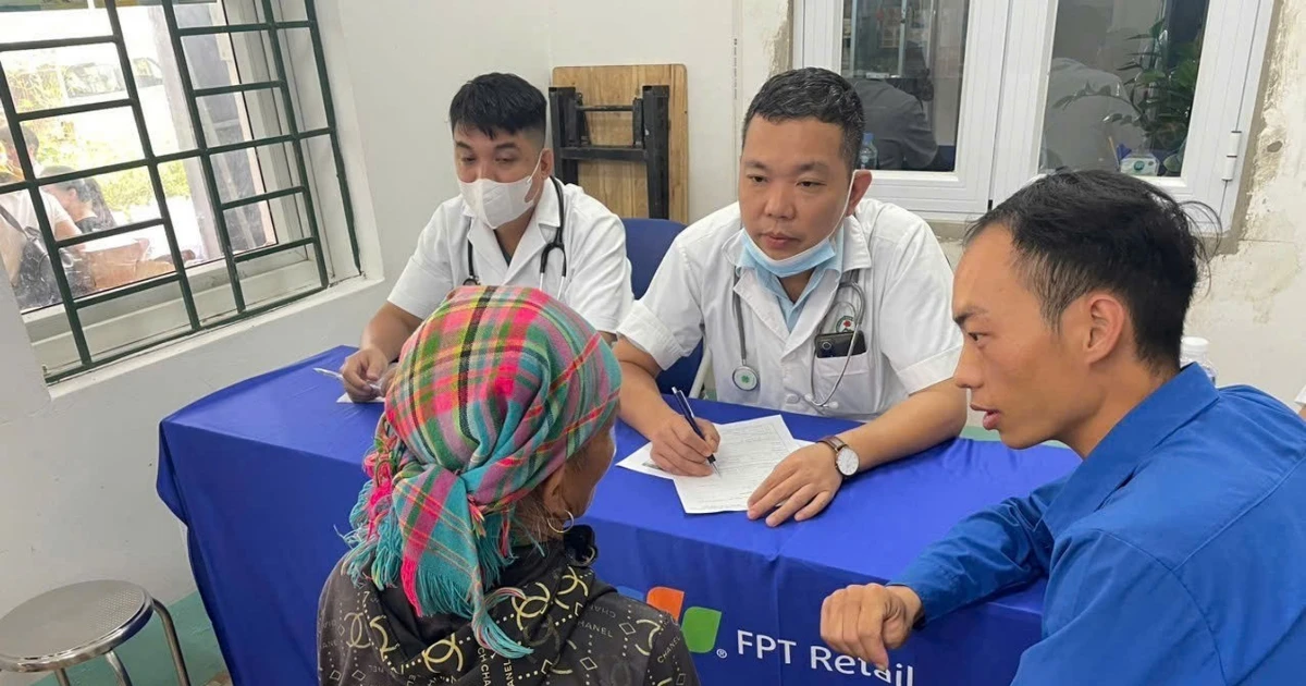 Khám bệnh, phát thuốc miễn phí cho người dân tại xã Dền Sáng, tỉnh lào cai