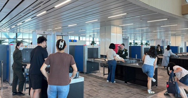 Bỏ quy định cởi giày, thắt lưng ở sân bay: Giải pháp nâng cao chất lượng dịch vụ