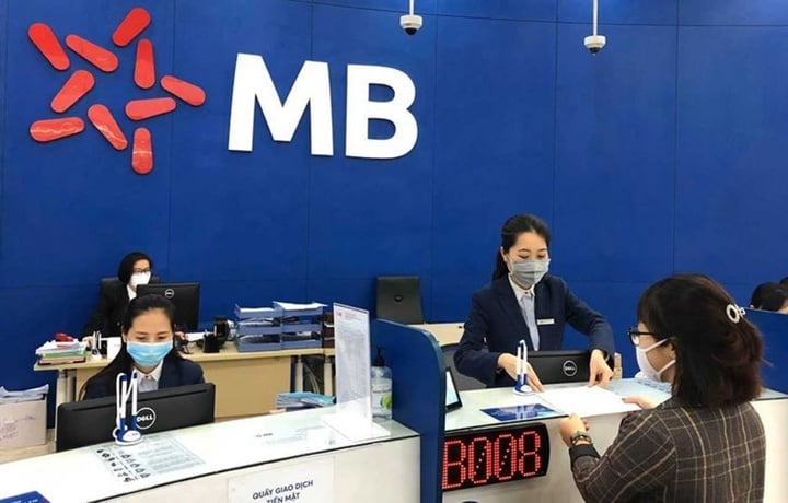 Во втором квартале 2025 года численность персонала многих банков значительно увеличилась. (Иллюстрация)
