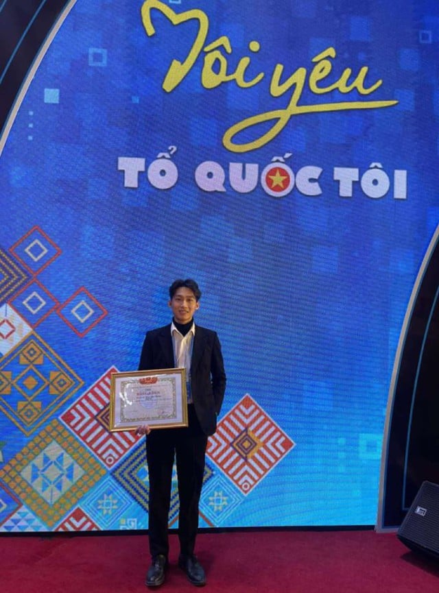 បុរស Gen Z និងការធ្វើដំណើររបស់គាត់ដើម្បីផ្សព្វផ្សាយពន្លឺព្រះអាទិត្យ និងជីវិតដ៏កក់ក្តៅ - រូបថត 5.