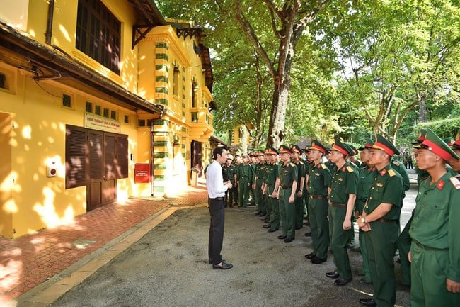 Các lực lượng tham gia diễu binh, diễu hành tham quan, học tập lịch sử tại Khu Di tích Chủ tịch Hồ Chí Minh tại Phủ Chủ tịch. - Ảnh 2.