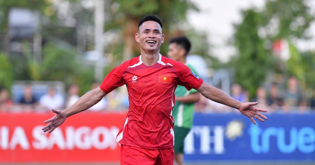 Vietnam 7-man team impresses football stars