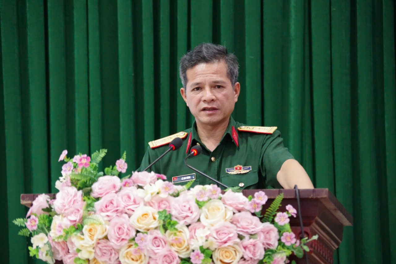 省軍司令部の副司令官兼参謀長であるレ・アン・ヴオン大佐が、訓練クラスの要件を説明した。
