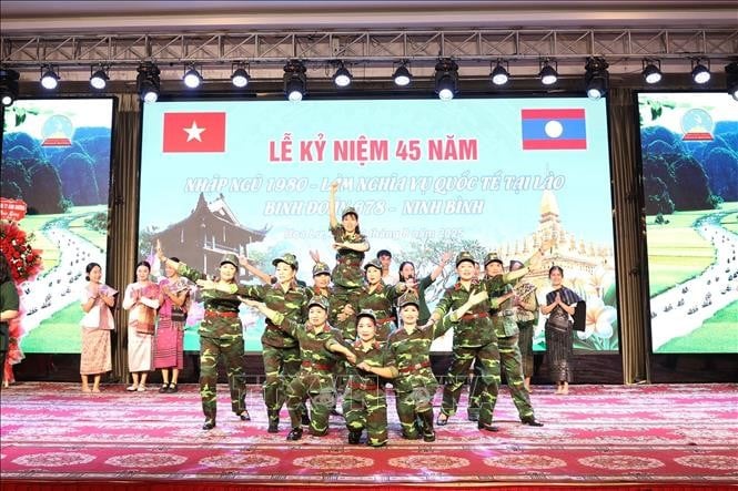 Một tiết mục văn nghệ tại lễ kỷ niệm. (Ảnh: TTXVN)