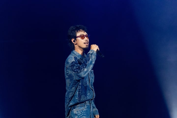 래퍼 덴 바우.