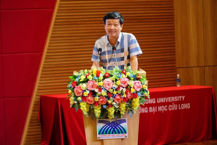 Trường ĐH Cửu Long tổ chức hội nghị triển khai nghị quyết quan trọng của Bộ Chính trị- Ảnh 3.