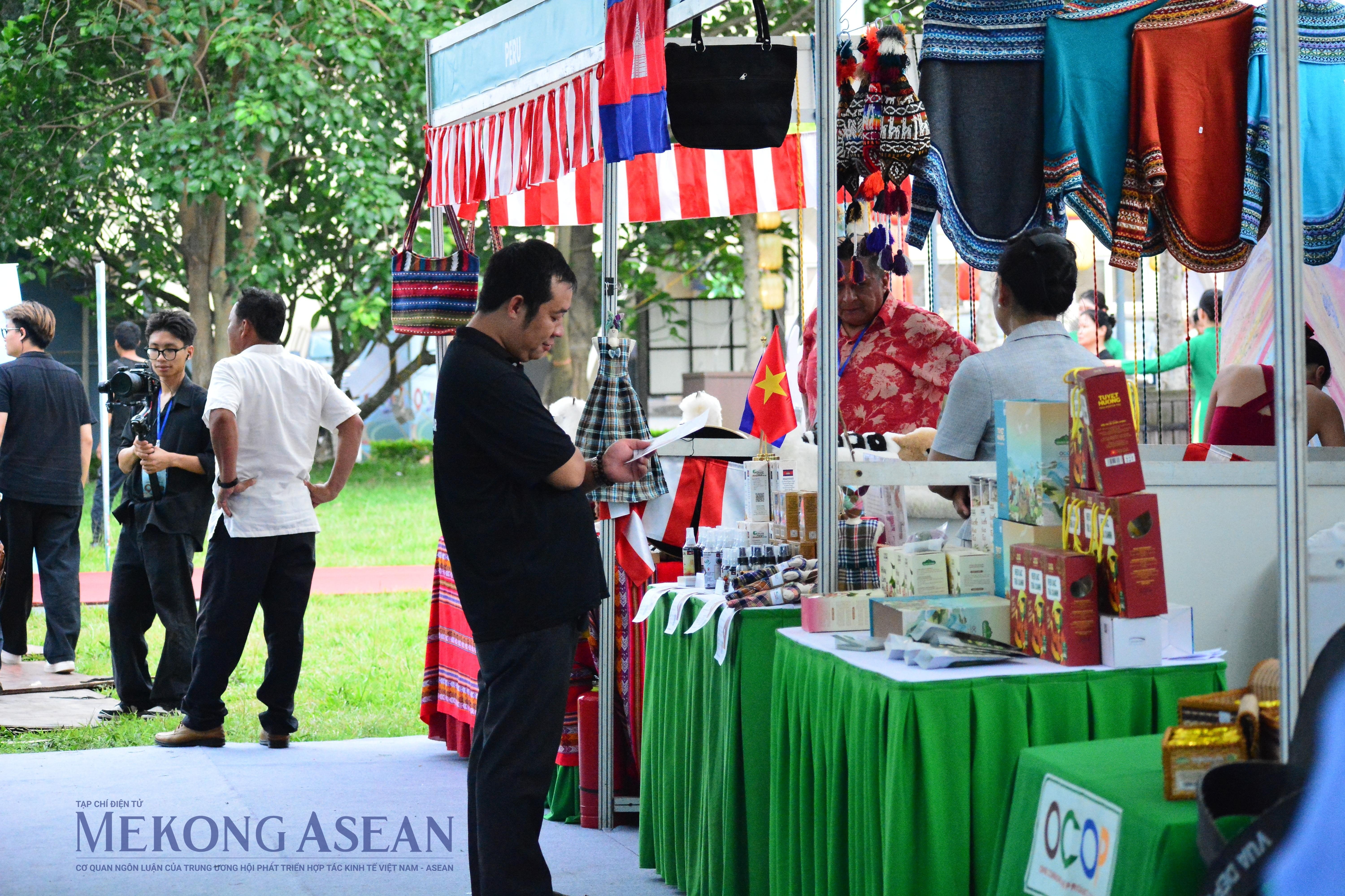 Ngoài các đơn vị trong nước, Vietnam OOPEX còn có sự tham dự của gian hàng quốc tế đến từ các nước Peru, Campuchia và Lào.