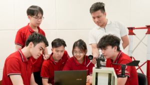 2025年のトップ工学部のベンチマークスコアの予測