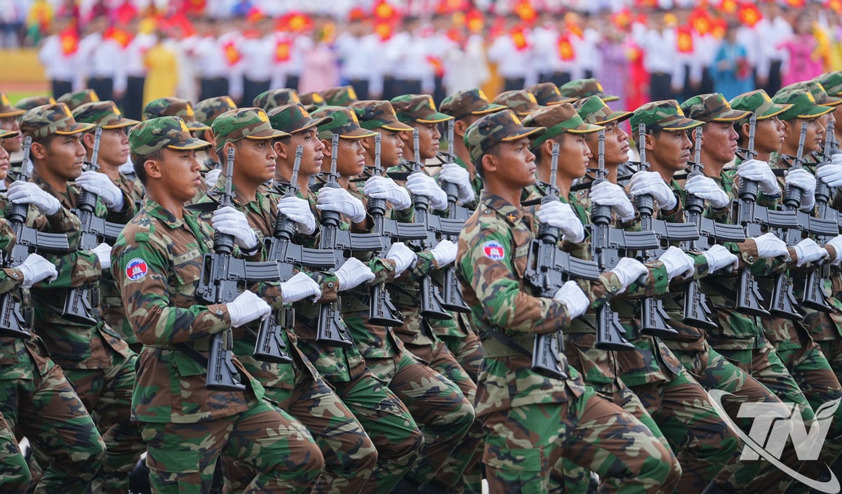 Quân nhân Vương quốc Campuchia tham gia diễu hành.