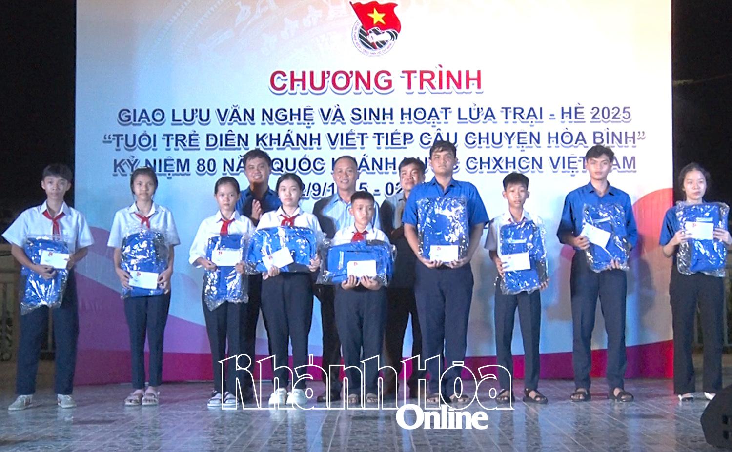 ផ្តល់អាហារូបករណ៍ដល់កុមារក្នុងស្ថានភាពលំបាក។