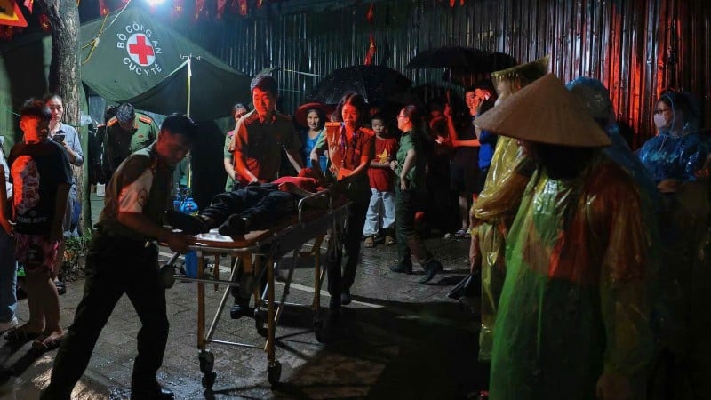 Kịp thời cấp cứu người dân gặp sự cố sức khỏe. 