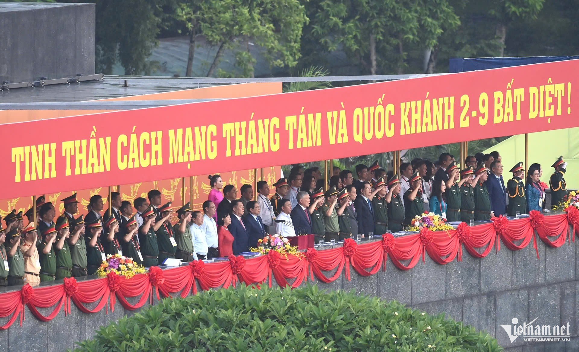 lễ chào cờ diễn ra tại Quảng trường Ba Đình. (Ảnh: VietNamNet) lễ chào cờ diễn ra tại Quảng trường Ba Đình. (Ảnh: VietNamNet)