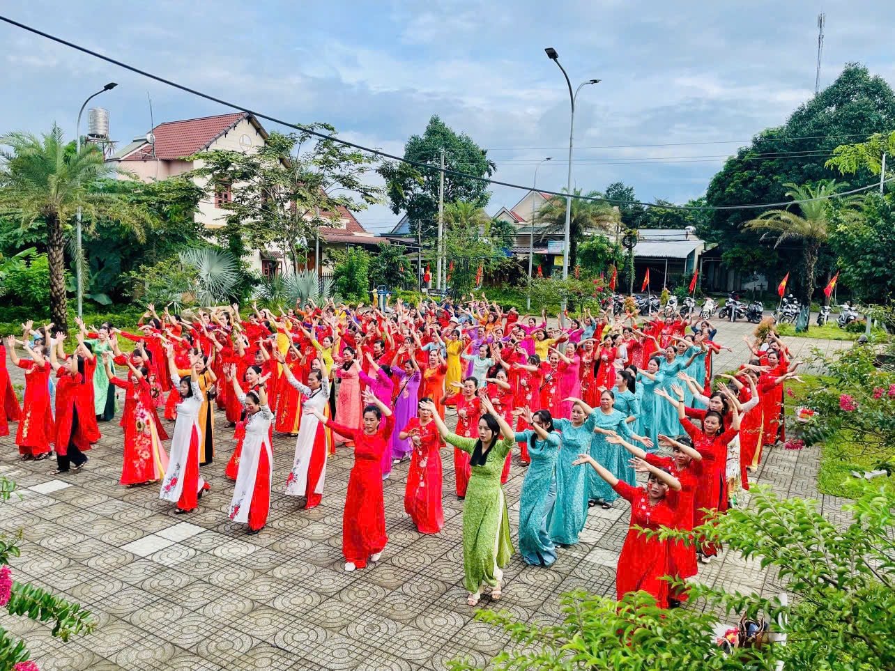 1 Phụ nữ xã Đạ Tẻh 2