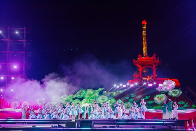 Chiếu miễn phí phim ‘Mưa đỏ’ tri ân liệt sĩ Thành cổ Quảng Trị và người dân - Ảnh 2.