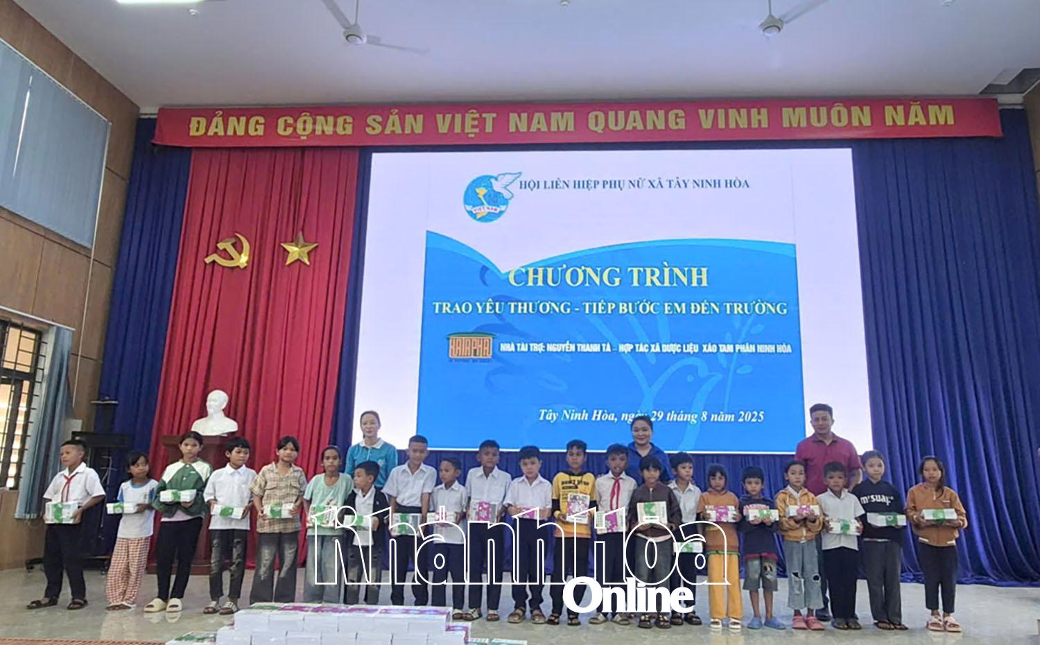 ផ្តល់អំណោយដល់កុមារក្នុងស្ថានភាពលំបាក។