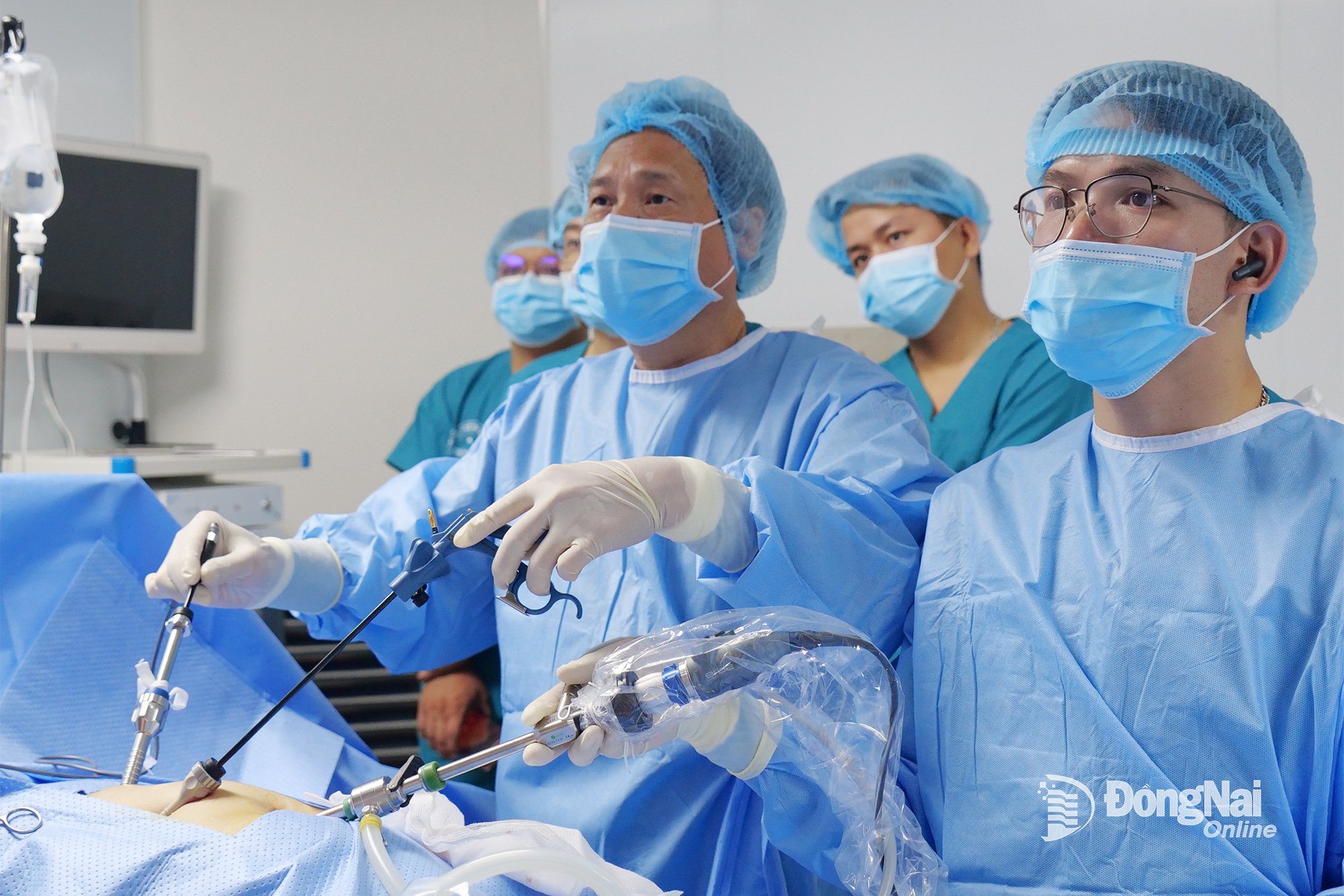Một ca phẫu thuật nội soi được thực hiện tại Bệnh viện Đa khoa Đồng Nai. Ảnh: Hạnh Dung